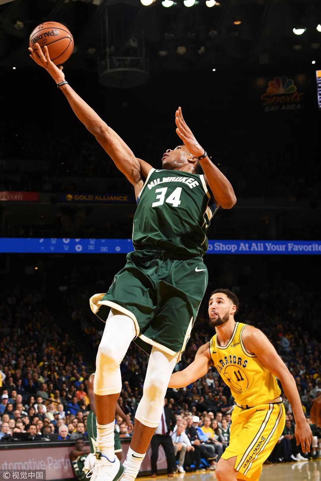 杜兰特赞詹姆斯：他是伟大的标杆，对篮球始终热爱（杜兰特称赞詹姆斯：他是伟大典范，热爱篮球始终如一）