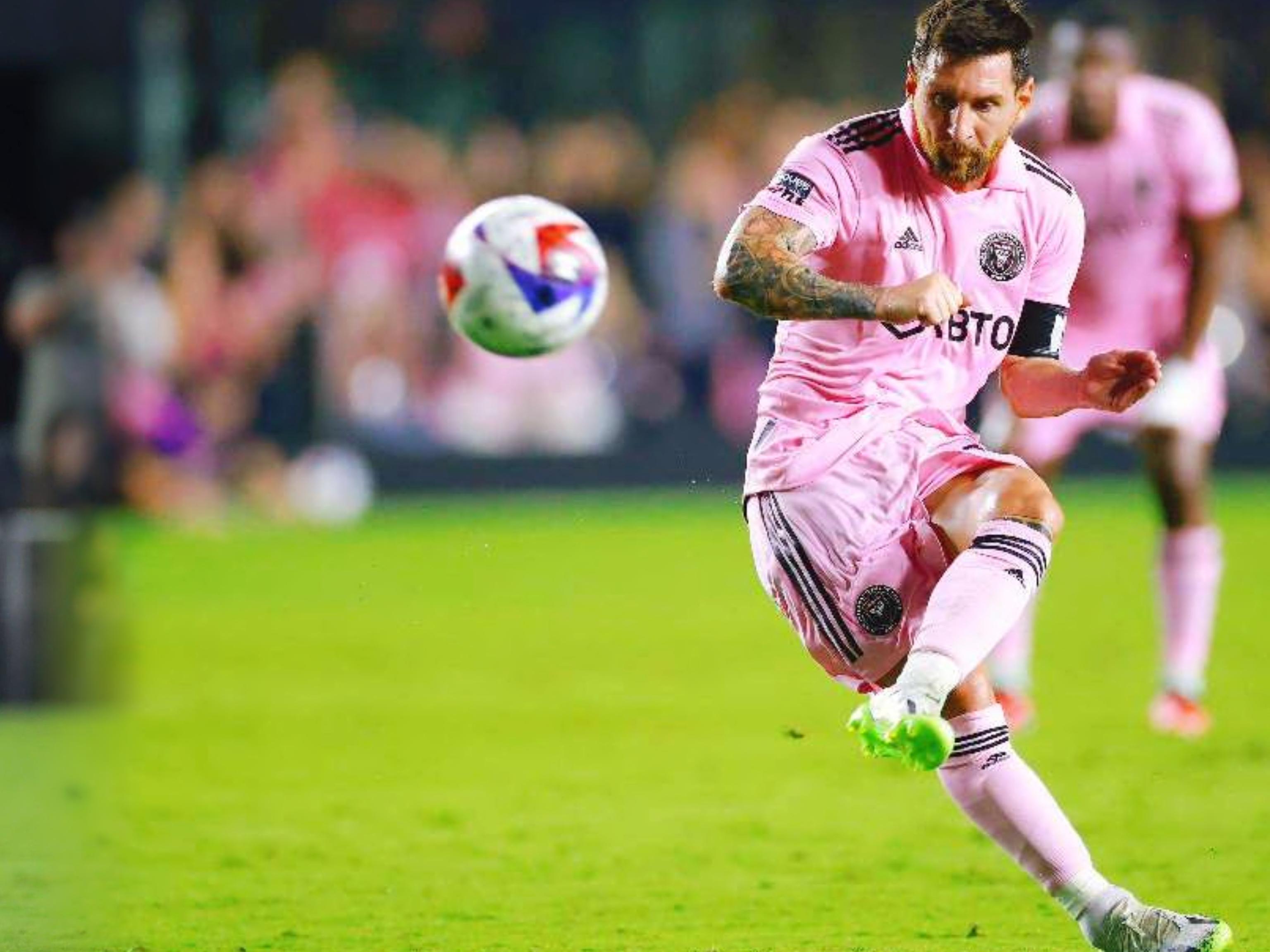 惊魂一分钟！布伦森关键三分反超比分 唐斯制胜补篮命中，尼克斯险胜骑士（惊险收官一分钟：布伦森关键三分反超，唐斯补篮锁定胜局，尼克斯险胜骑士）